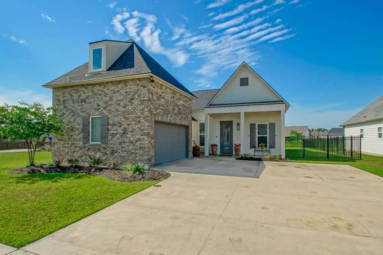 Beautiful Home For Lease In Gonzales