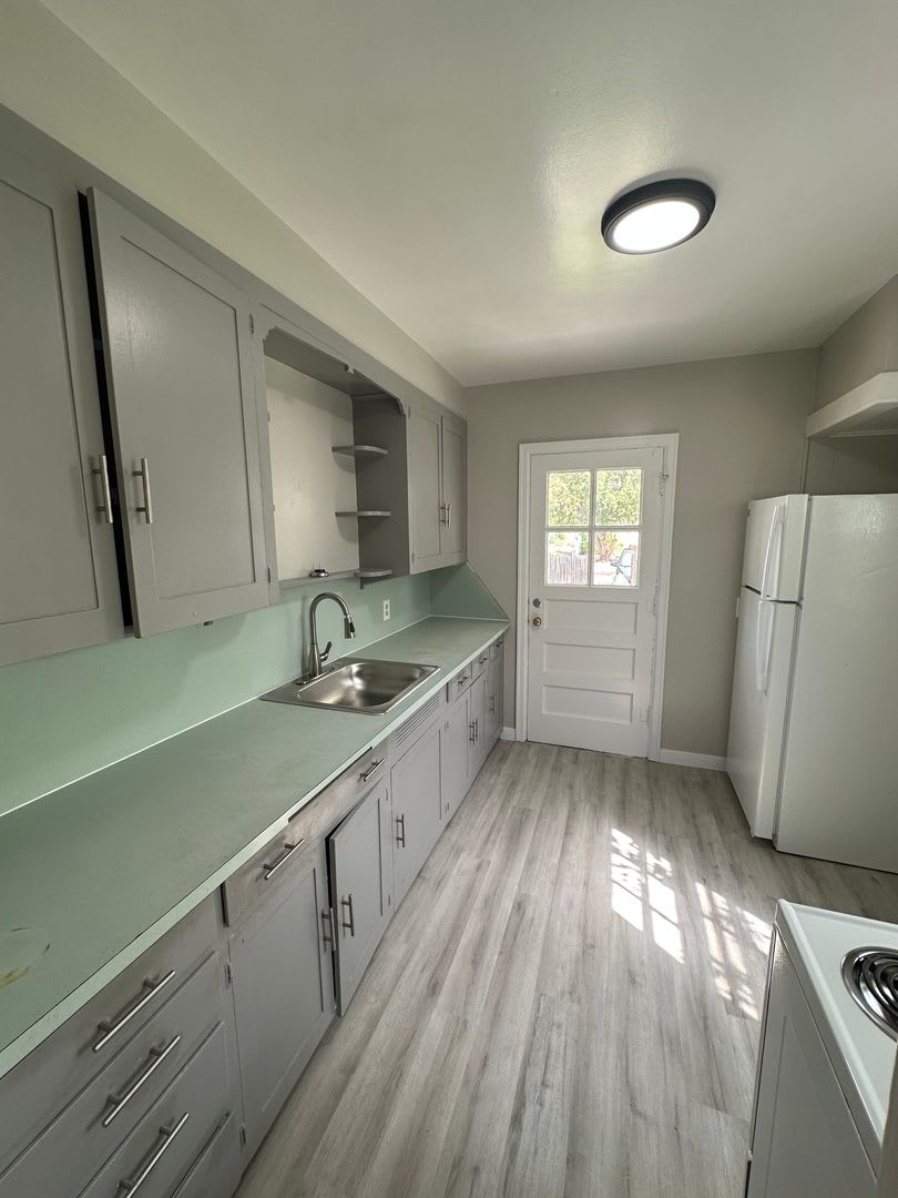 2 BEDROOM, 1 BATHROOM APARTMENT