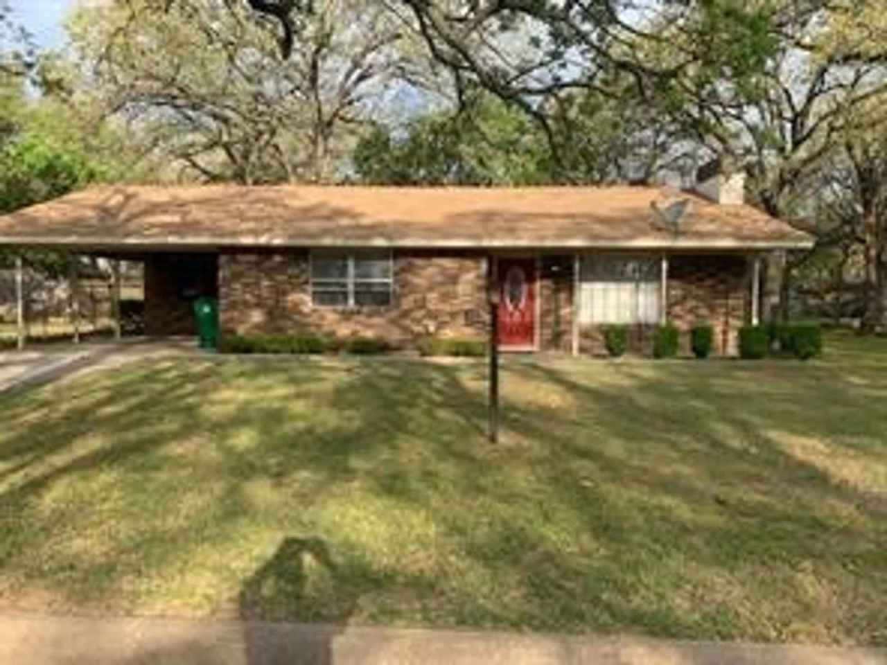 Beautiful 2 Bed Room 1 Bath