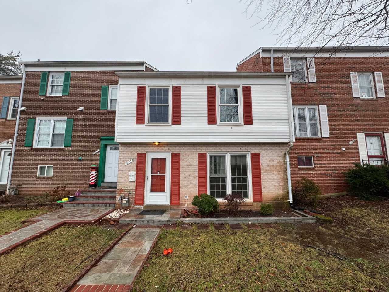 Spacious 3 Bed 2.5 Bath Townhome In Beautiful Sudley