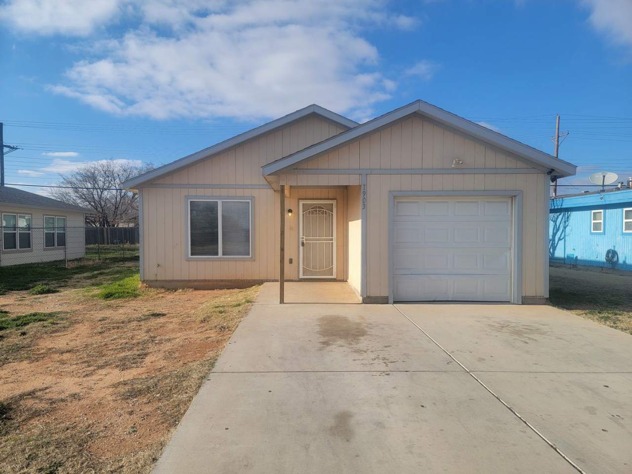 3BD 2BR 1 CAR GARAGE *Section 8 approved