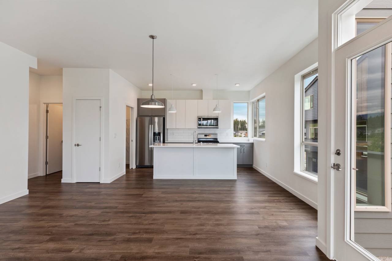 32742 Hemlock Ave SE