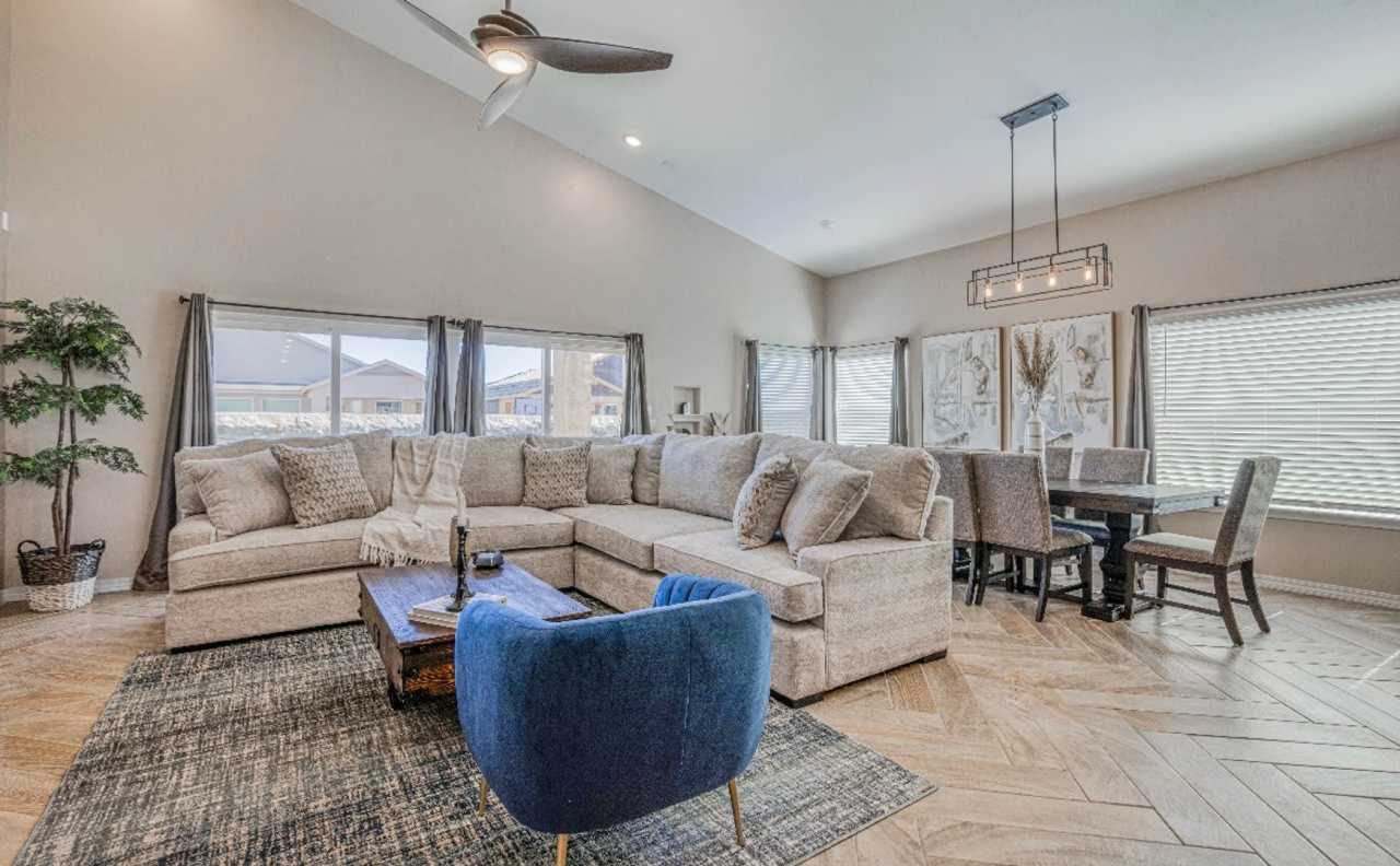 Eastside area for Short or Long Term Rental(Completely Furnished) Beautiful 4 bed/2.5 baths