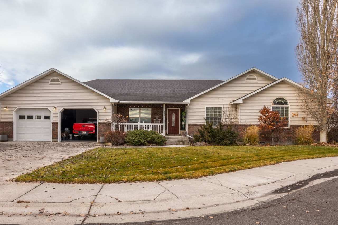 3 Bedroom 2 bath home in Sugar City Idaho 2 stall garage in awesome neighborhood