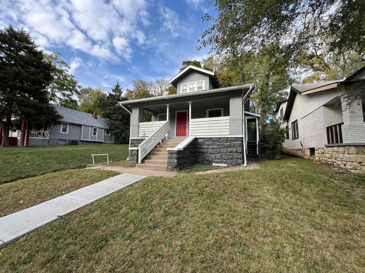 Modern Comfort Meets Convenience in This 4-Bed KC Home!