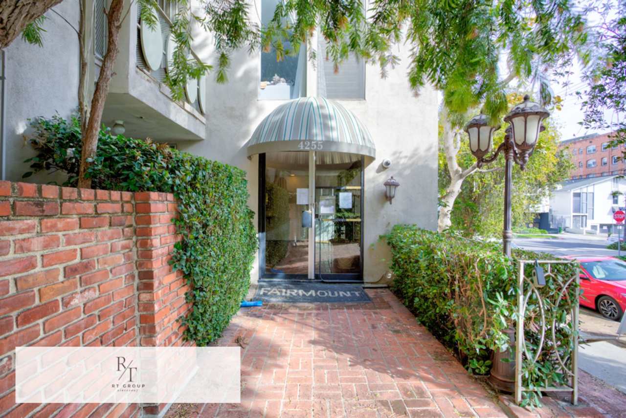 Remodeled 1-Bedroom Condo in Prime Hancock Park Adjacent Location!