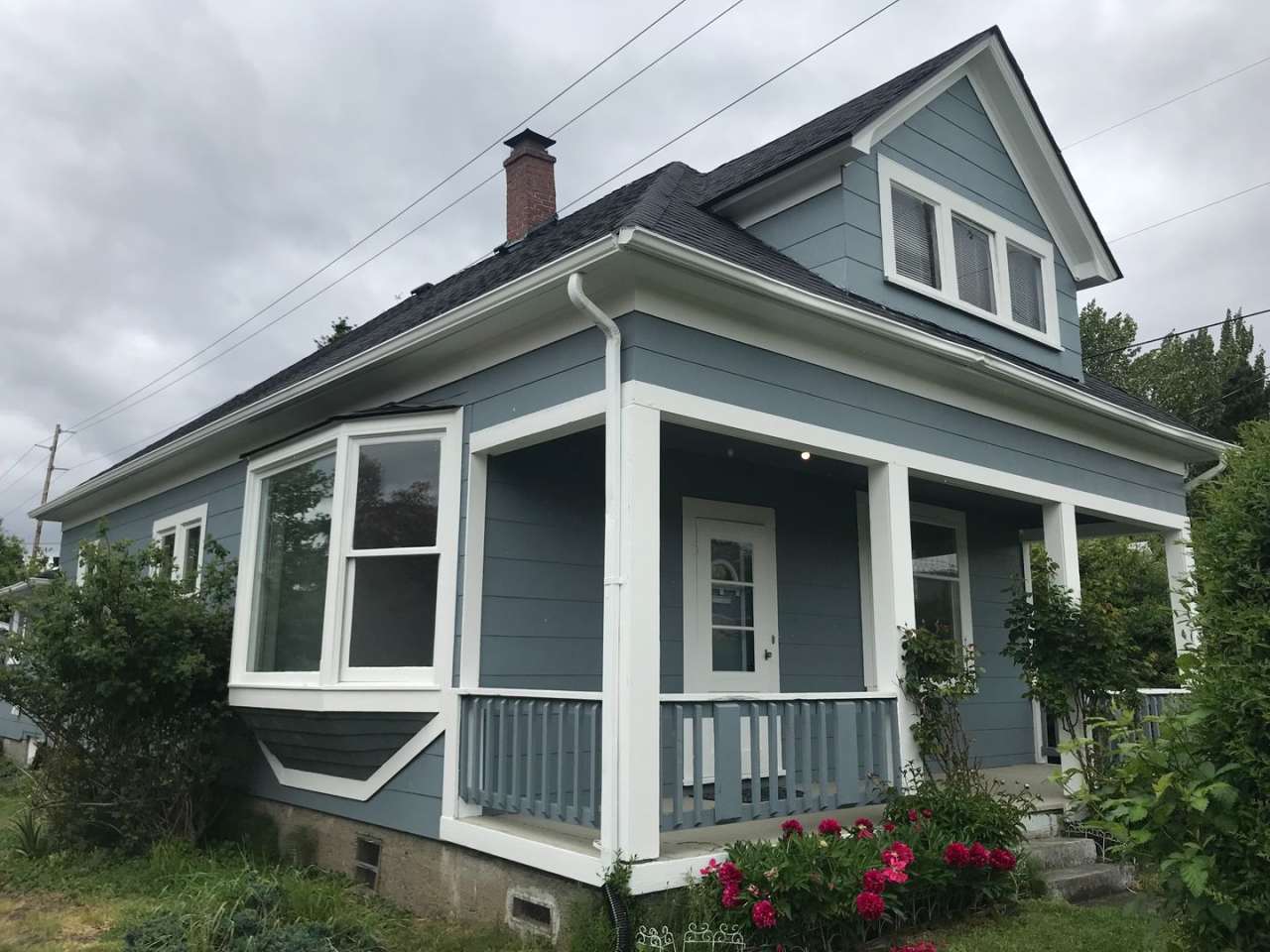 Available Now - 2bed, 1 bath house