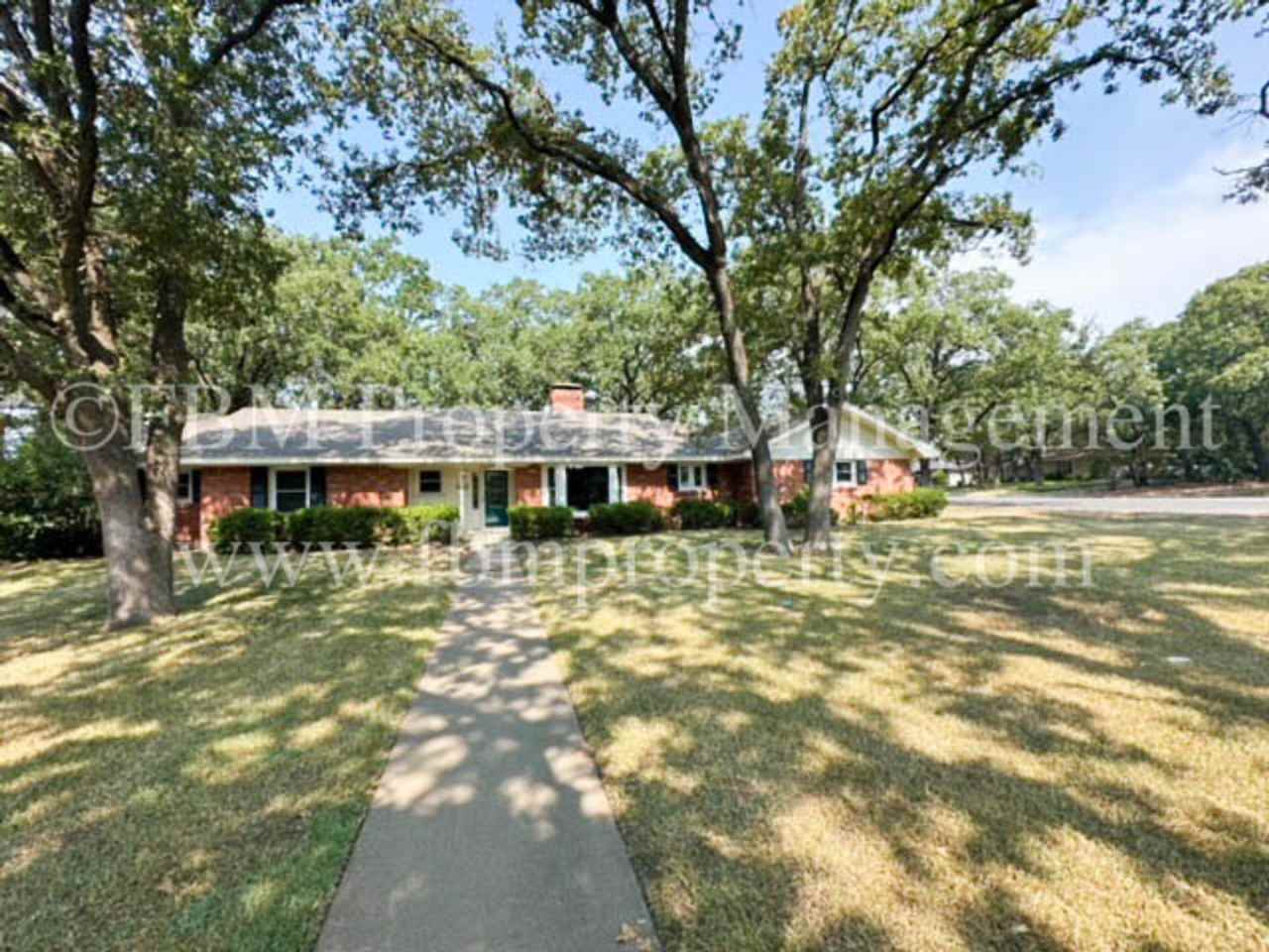 900 Dobbins Rd - 3 Bedroom, 2 Bathroom Home in Corsicana, TX!