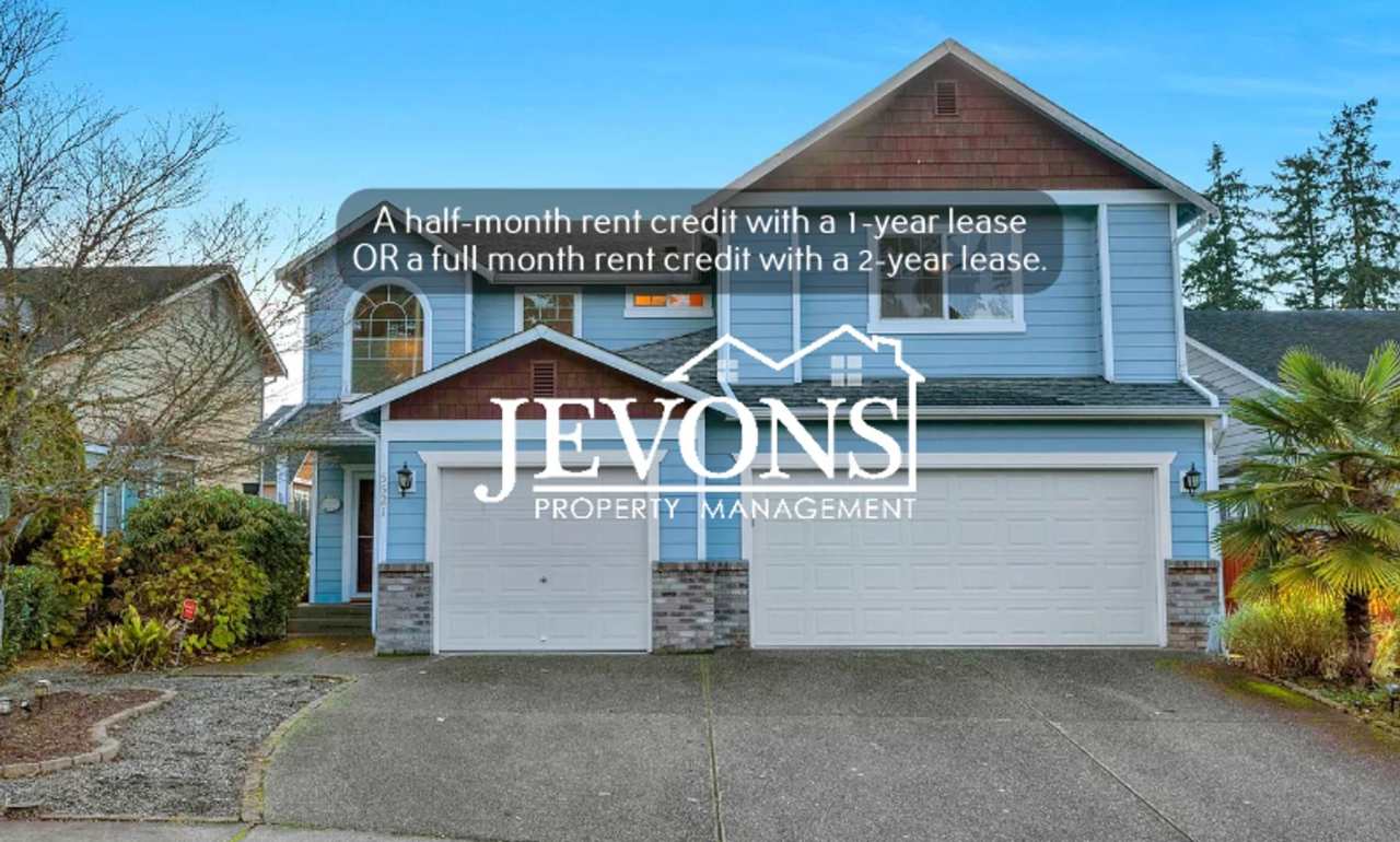 Spacious 4-bedroom home with fully equipped kitchen, 3-car garage, and easy highway access!