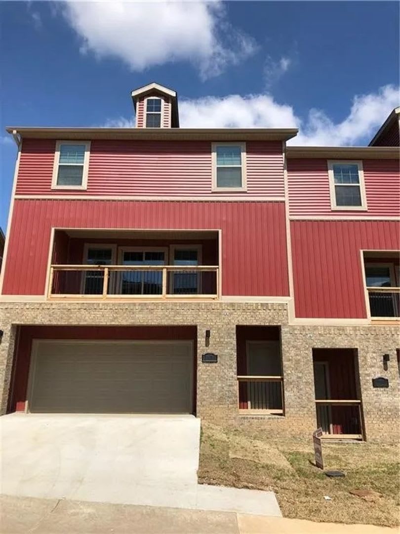 Beautiful Condo At Great Location!!!