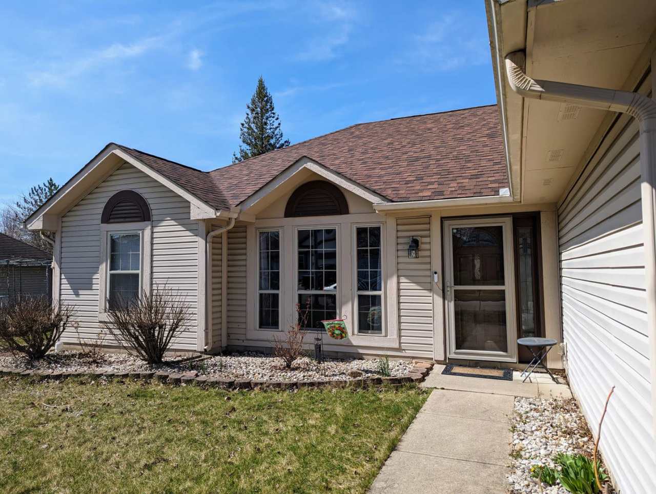 AVAILABLE 1/1/2026- 3 Bedroom / 2 Full Bath Home in Englewood!