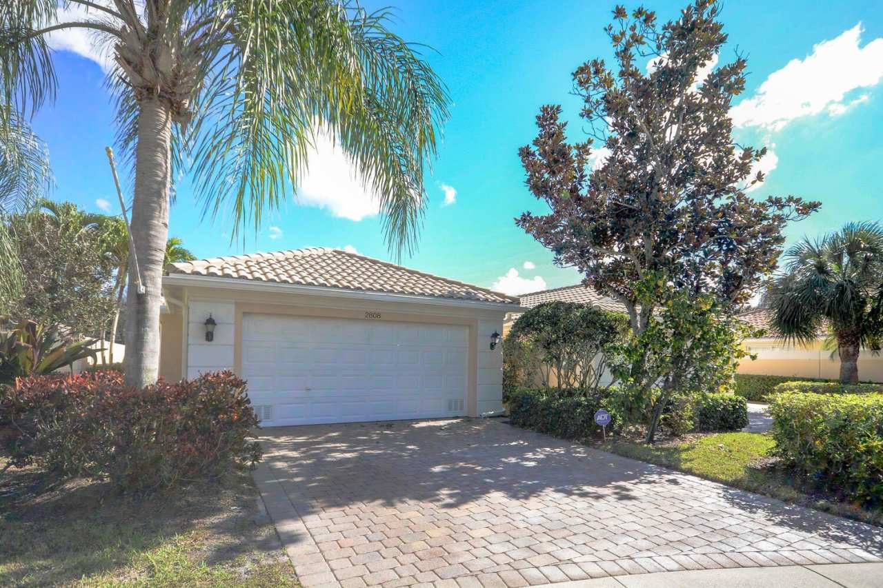 2808 Rio Claro Drive N