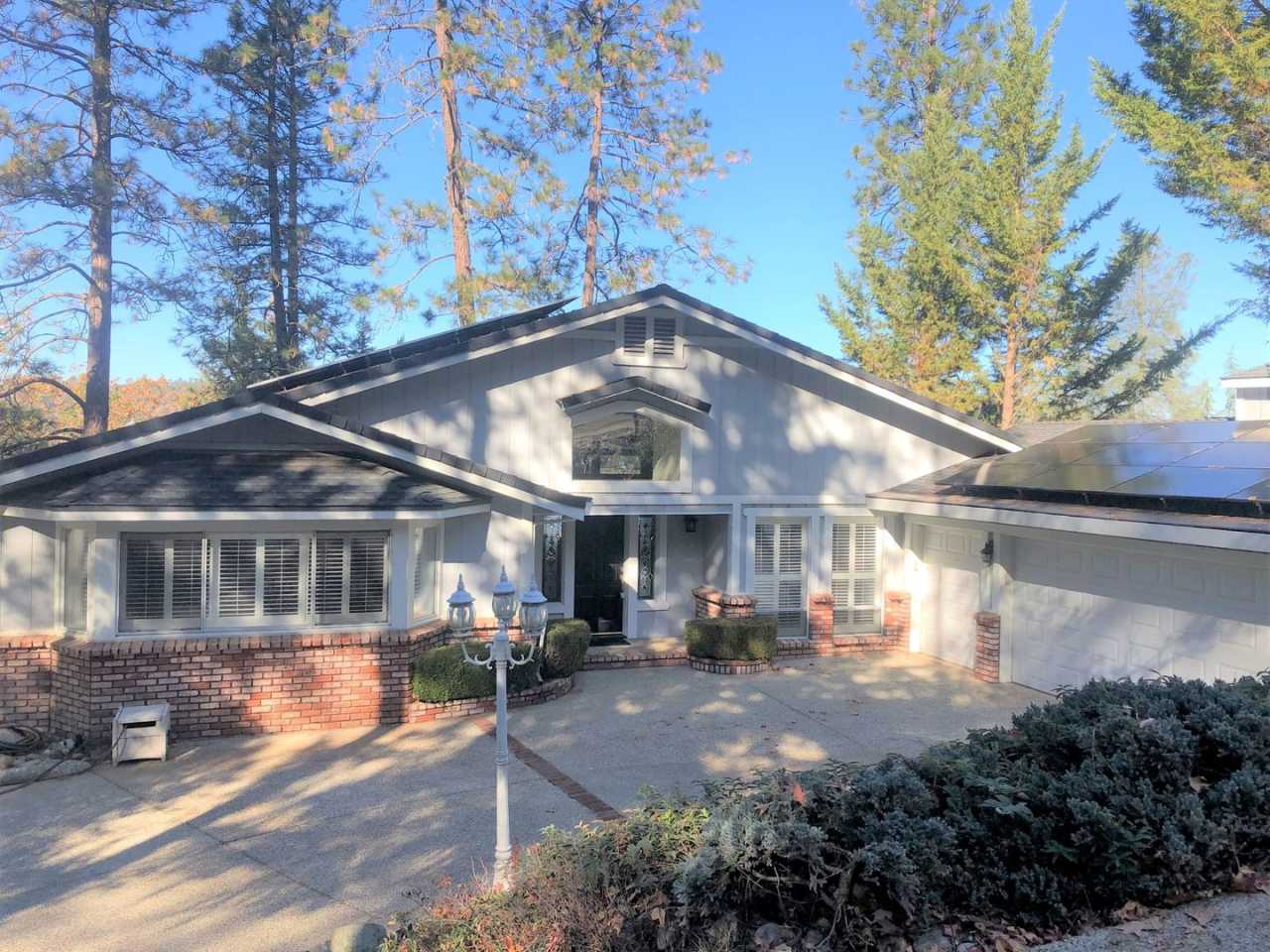 Lake Front Furnished Home, 3 bed, 4 bath in Lake Wildwood, Penn Valley, CA