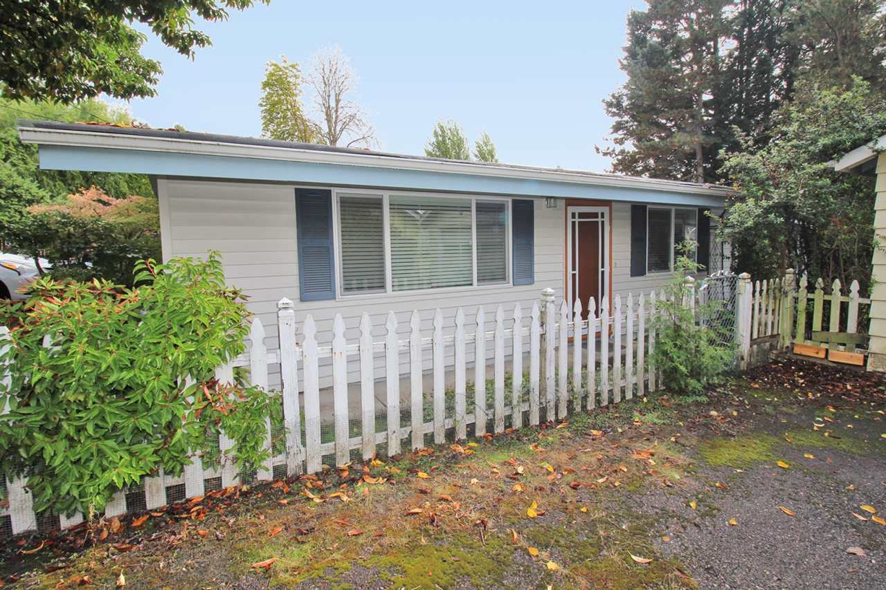 Fabulous 2 Bedroom Tigard Cottage with Mid-Century Flair