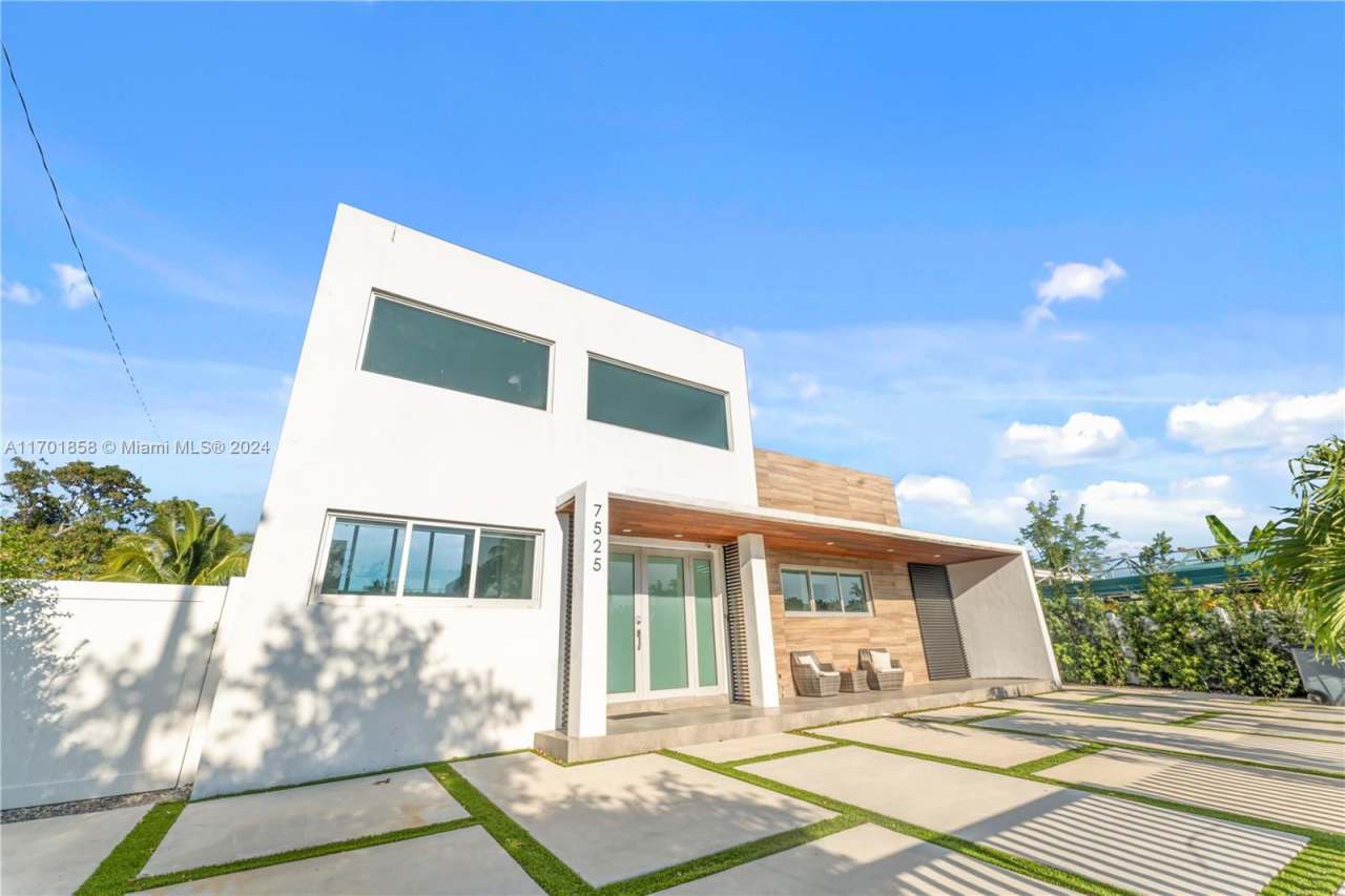 7525 Buccaneer Avenue