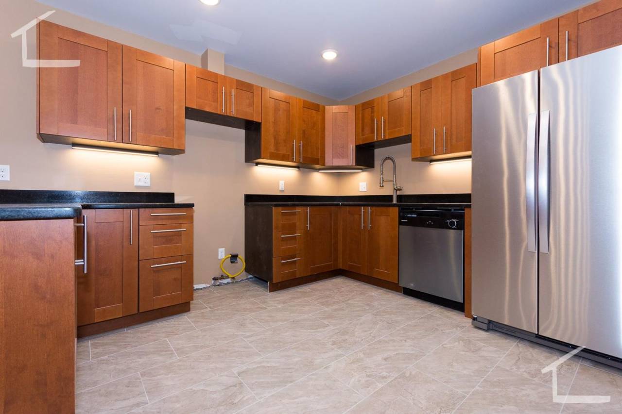 Huge, newly renovated 2 level 5 bed unit near the Green Line!