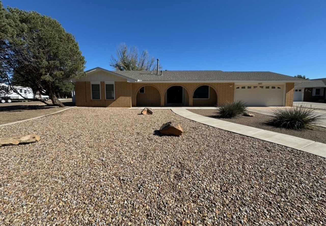Comfy  Spacious 3 Bed Home! Mesa School District!