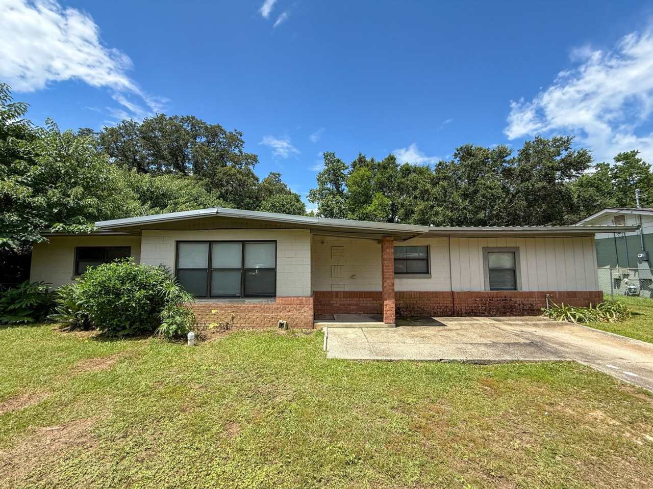 3 bedroom 1.5 bath home with bonus room available for rent!