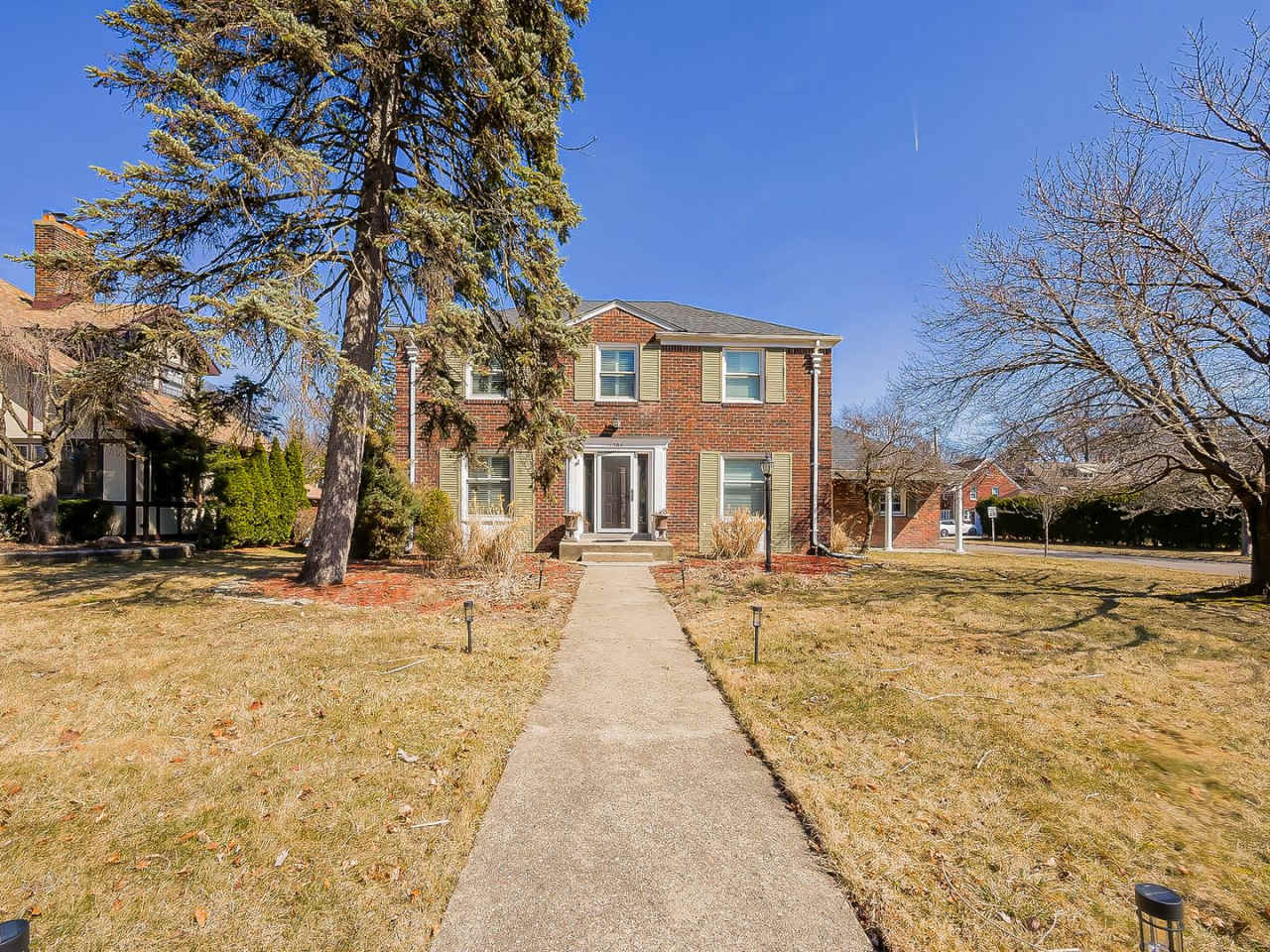 Welcome to this beautiful Fully furnished 3-bedroom, 3-bathroom home located in the desirable Grosse Pointe Park, MI.