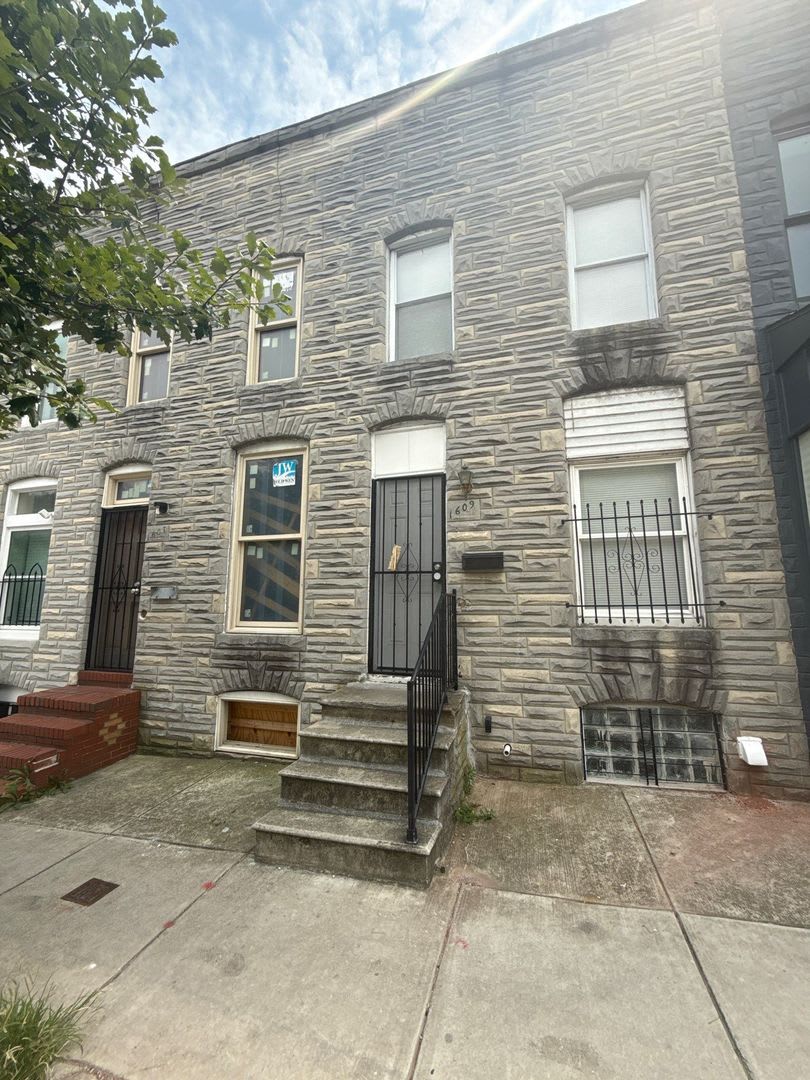 Two Bedroom House in Baltimore