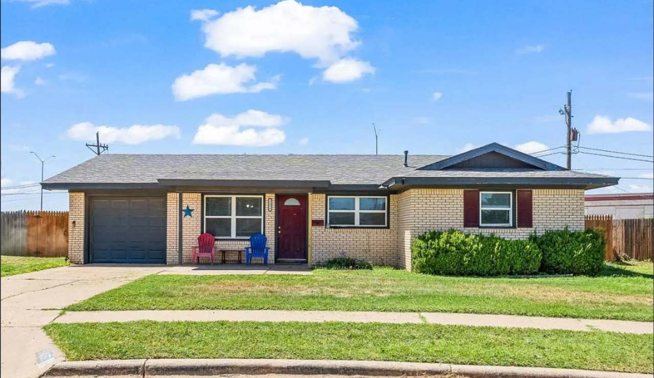 3/2/1 Great Price Great Location. Available Now!