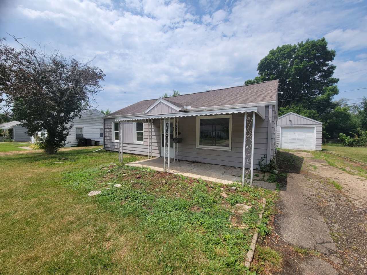 3BR/1BA w/Garage -3011 Mission Road