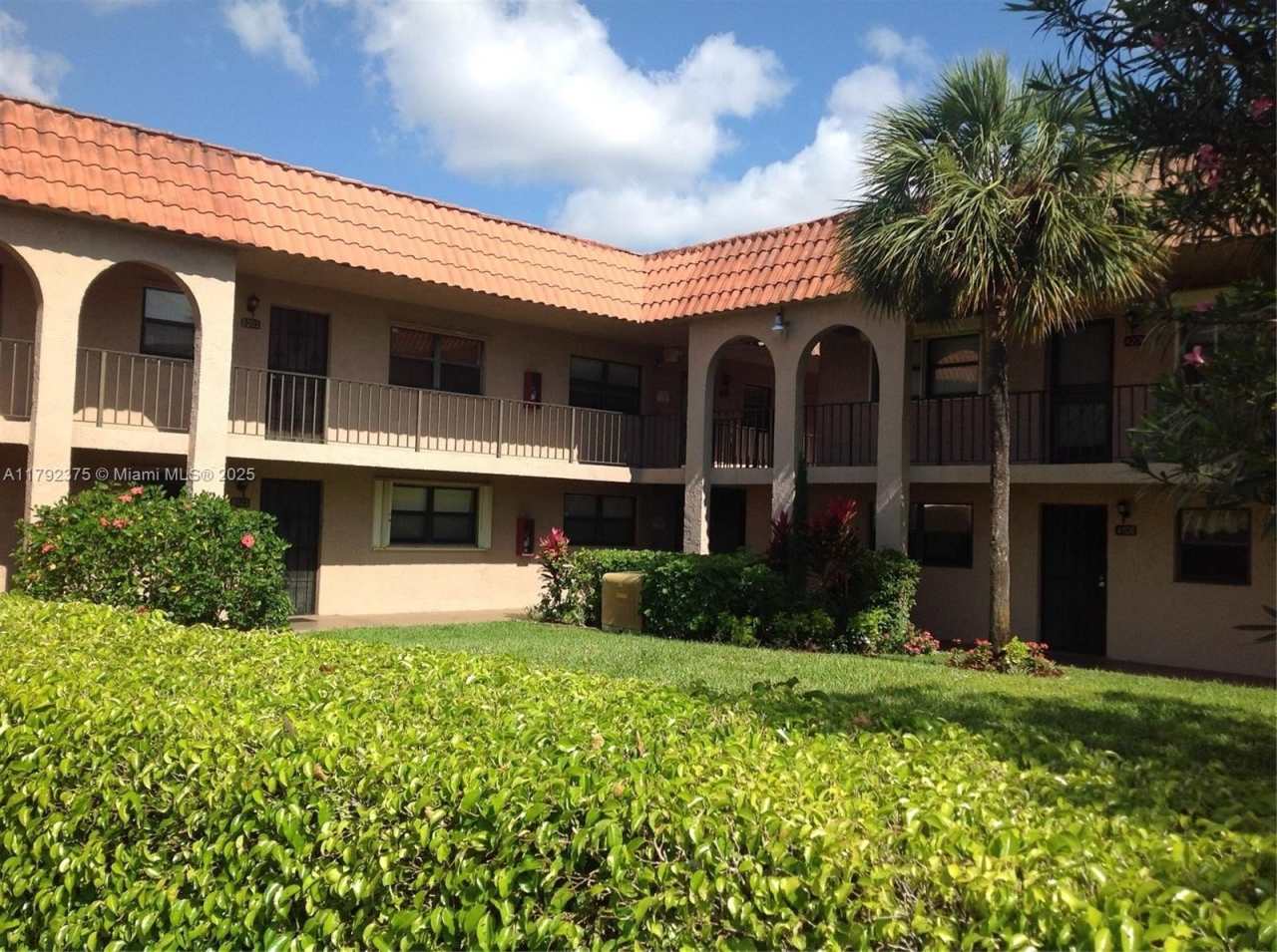 1921 W Woolbright Rd