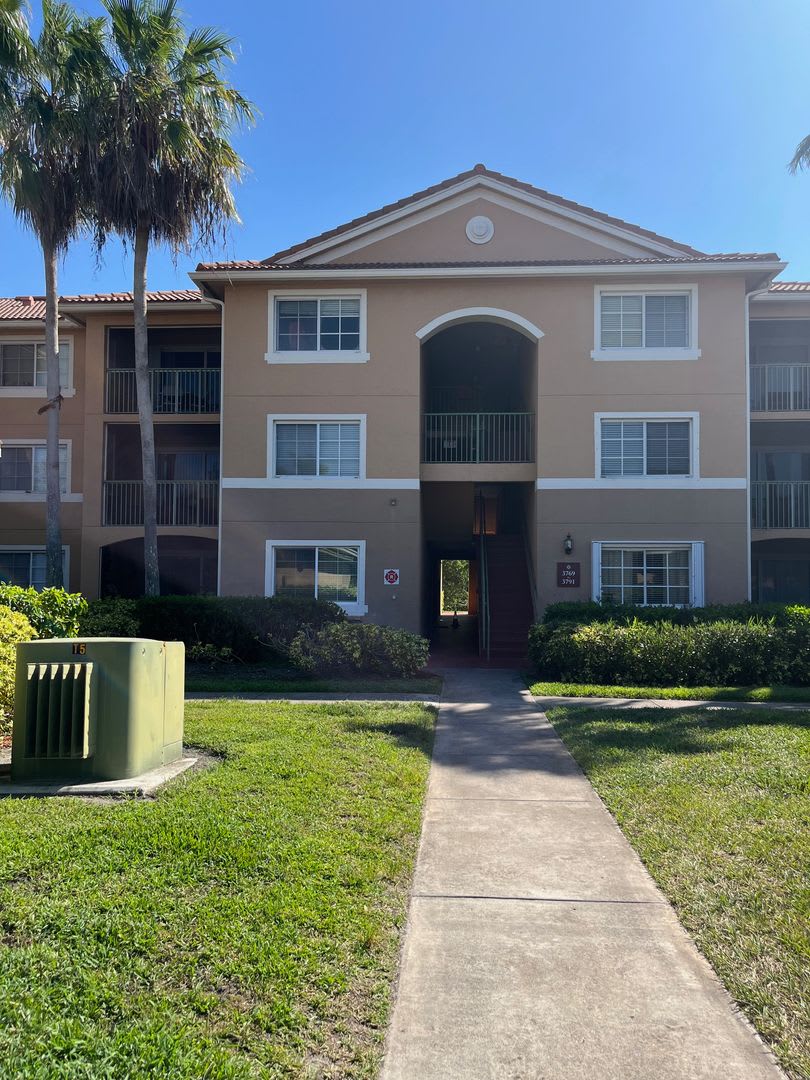 GORGEOUS 1 BEDROOM WITH WATER VIEWS IN PORTOFINO AT JENSEN BEACH