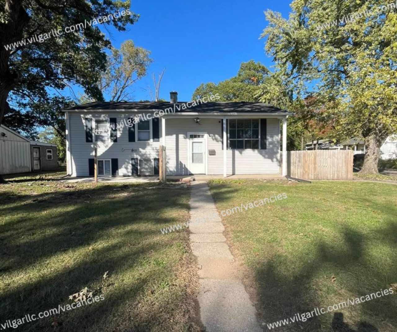 3 spacious bedrooms, 2 full bathrooms home in Gary, IN