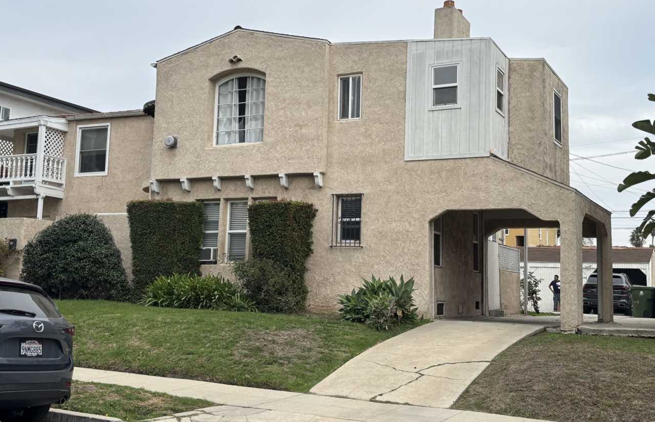 1112 Masselin Avenue - 1112