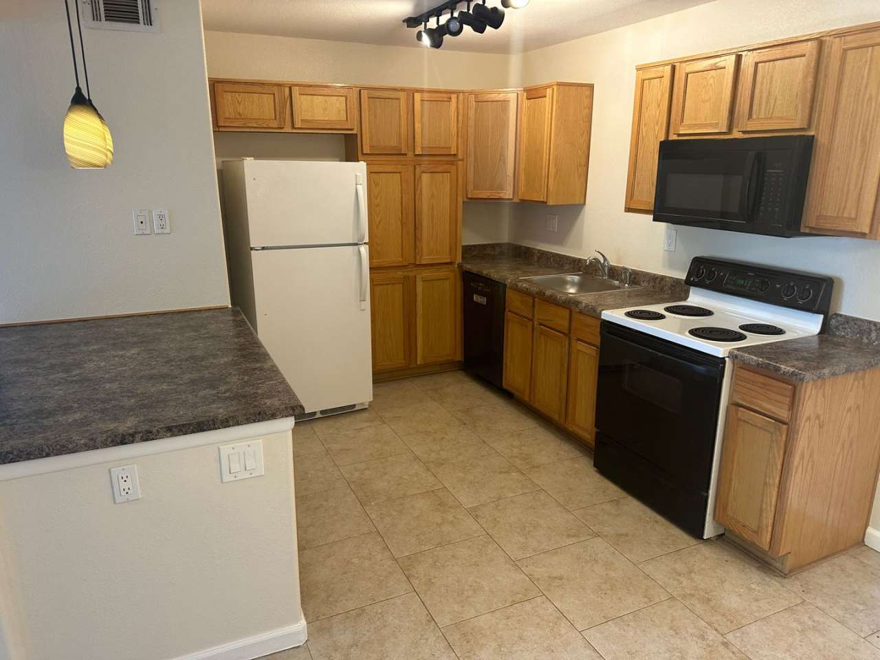 Clean 3 bedroom, 2 bathroom condo in Westminster!