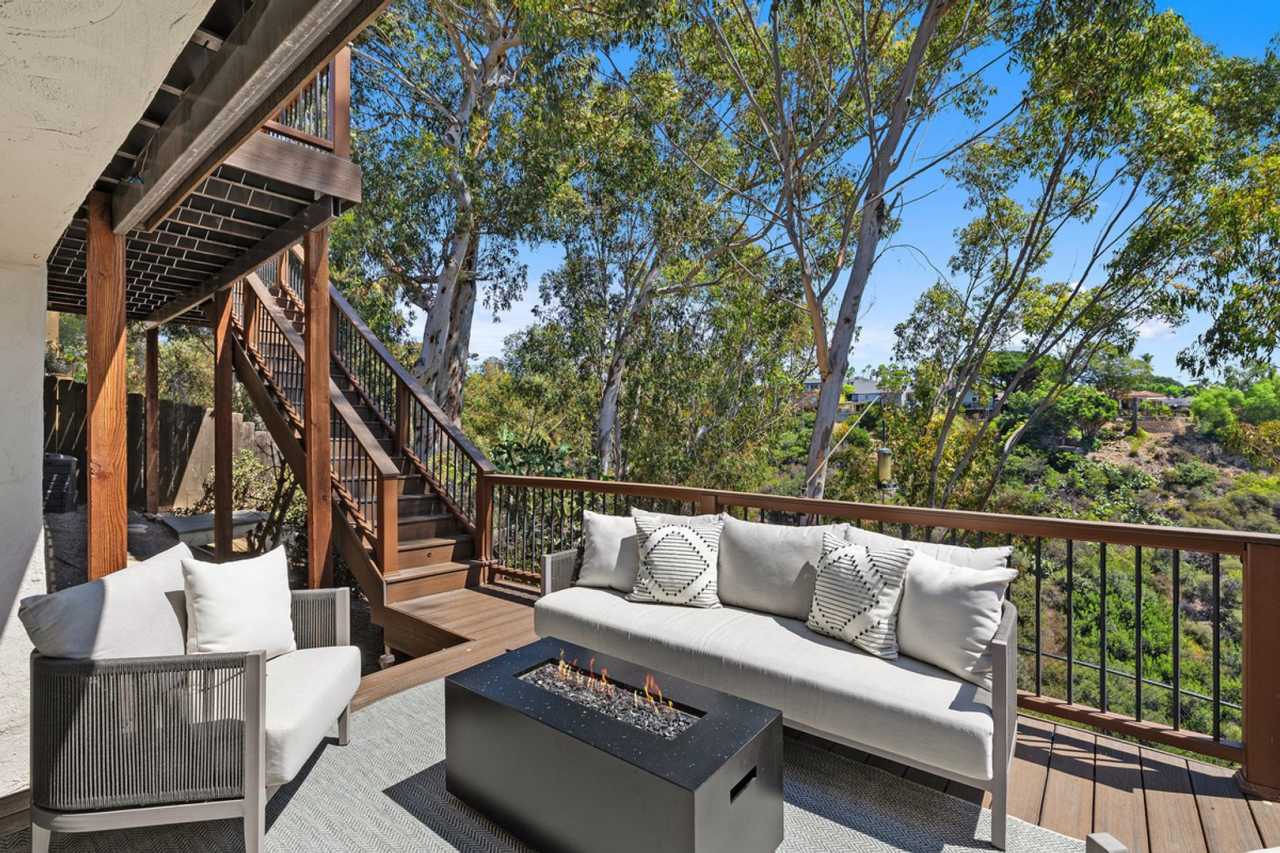 Unique  Modern 3 Bedroom / 3 Bathroom Designed for Entertaining in "University Heights"