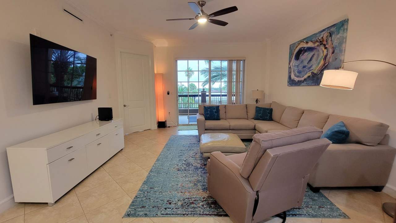 Luxury Apartment Right On The Beach In Lauderdale By The Sea!!! Seasonal rental