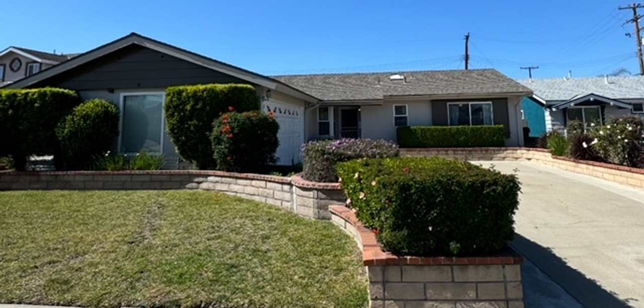 Garden Grove 3 bed 2 bath ready for you