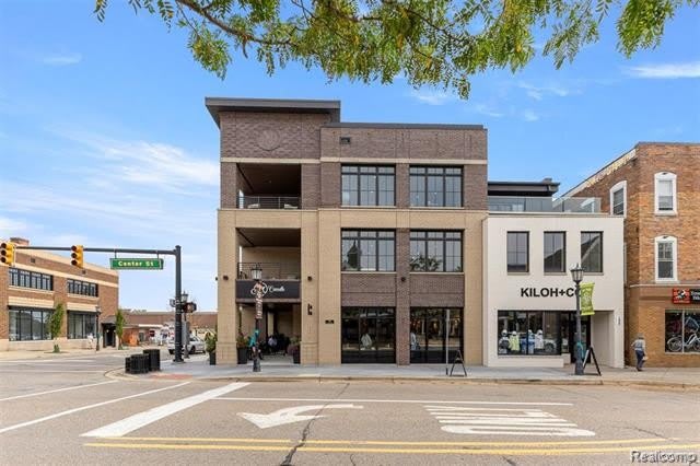 156 N Center Unit 203