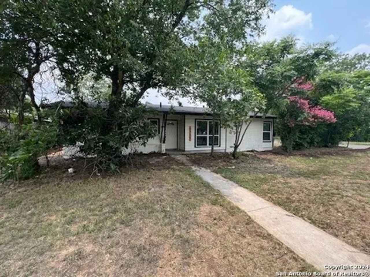 Charming 3-Bedroom Home in Wilshire Neighborhood