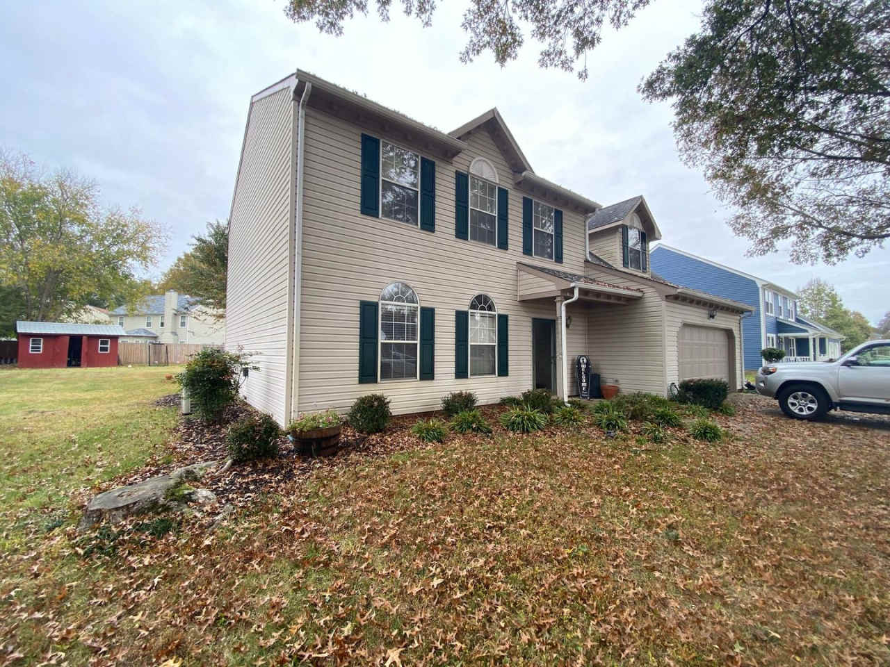 NICE 4 BD/ 2.5 BATH SINGLE FAMILY HOME