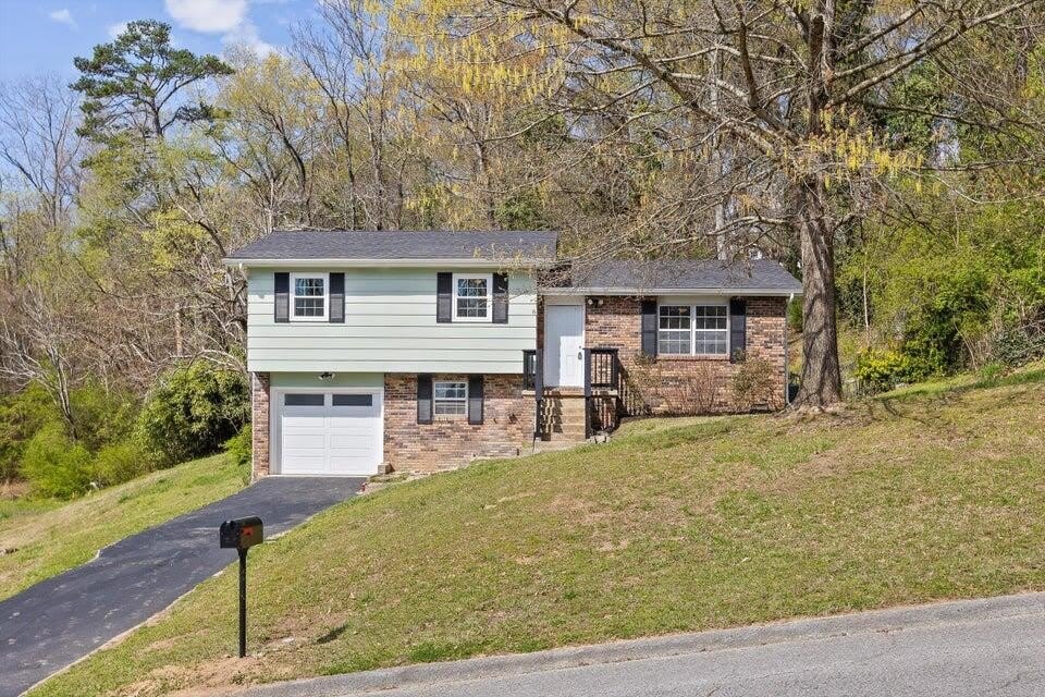 2320 Northbrier Lane