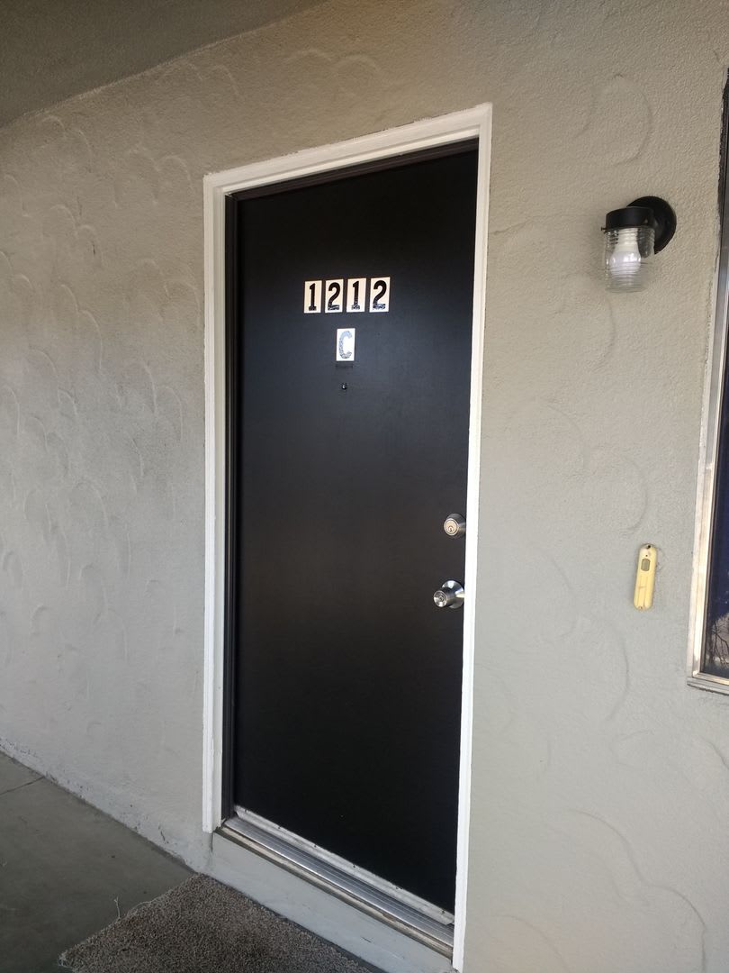 2 Br 1 Ba available Now