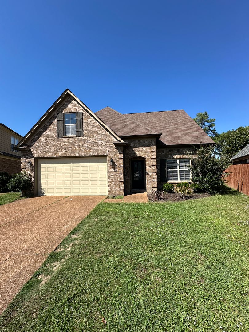 4 BR/ 2.5 BA in Exclusive Snowden Grove!