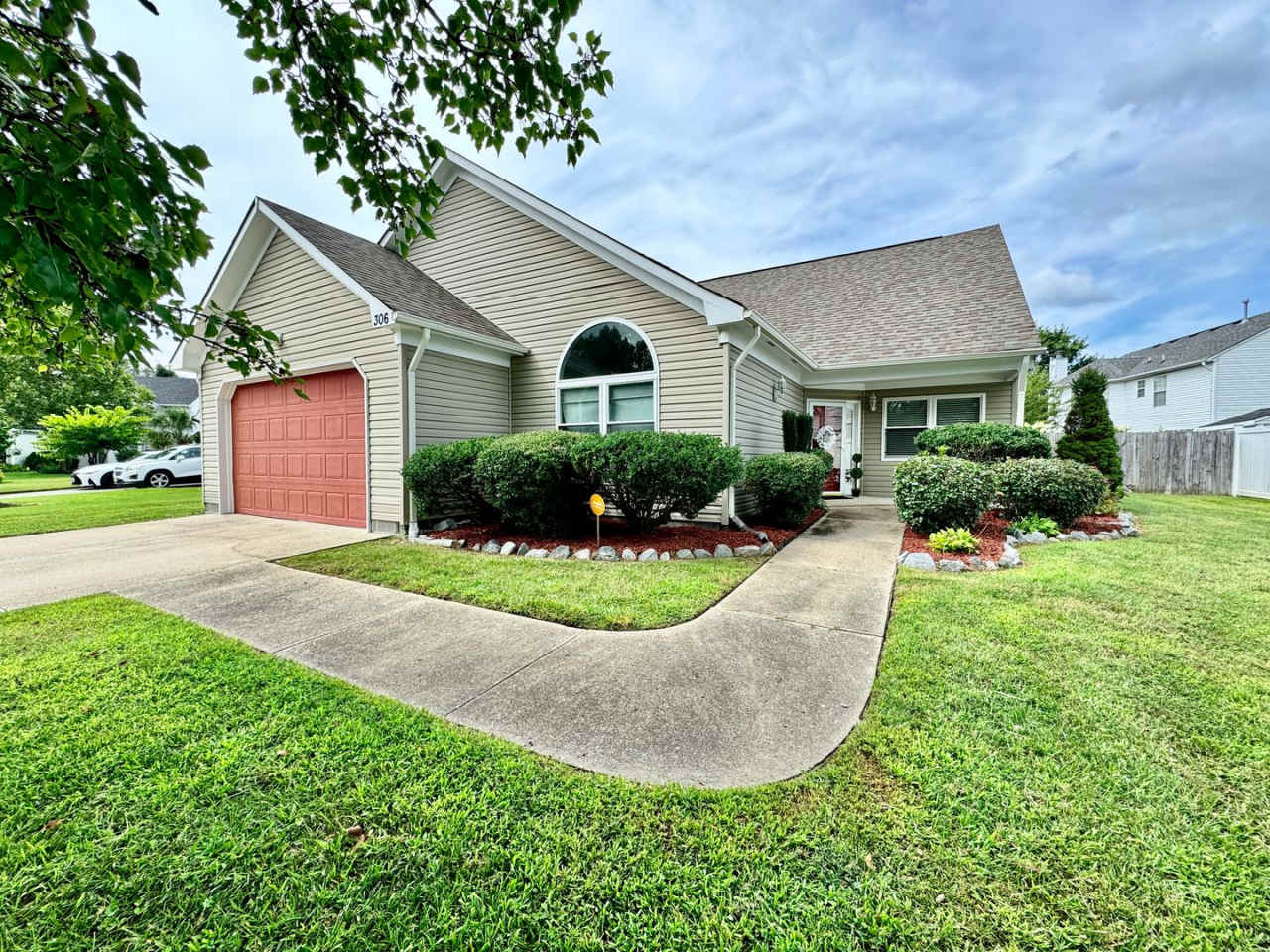 Ready 07-21-25 in Sawyers Mill - Ranch Home w/Loft On Cul-De-Sac! Pet Friendly - Grassfield High School District