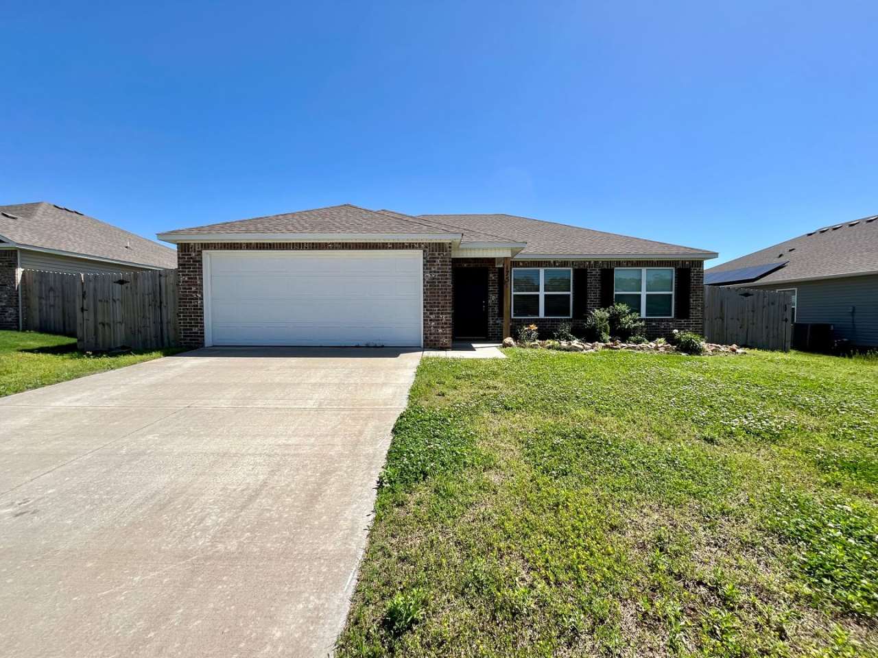 Newer Built 3 Bedroom Centerton Home!****Move-In Special*****