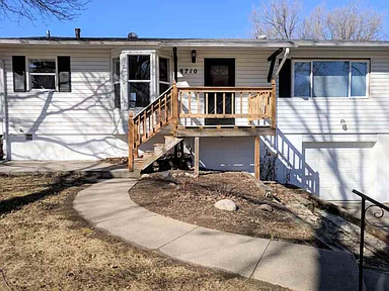 8710 Cherry Lane Ct, La Vista, NE 68128