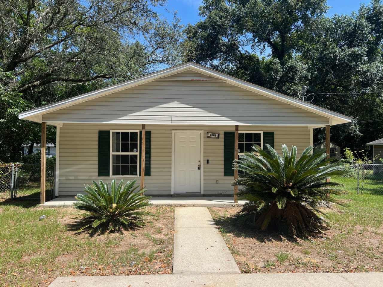 3004 Michael Drive Pensacola, FL 32505 MOVE IN SPECIAL!! Waived $350 Cleaning Fee!!!!!