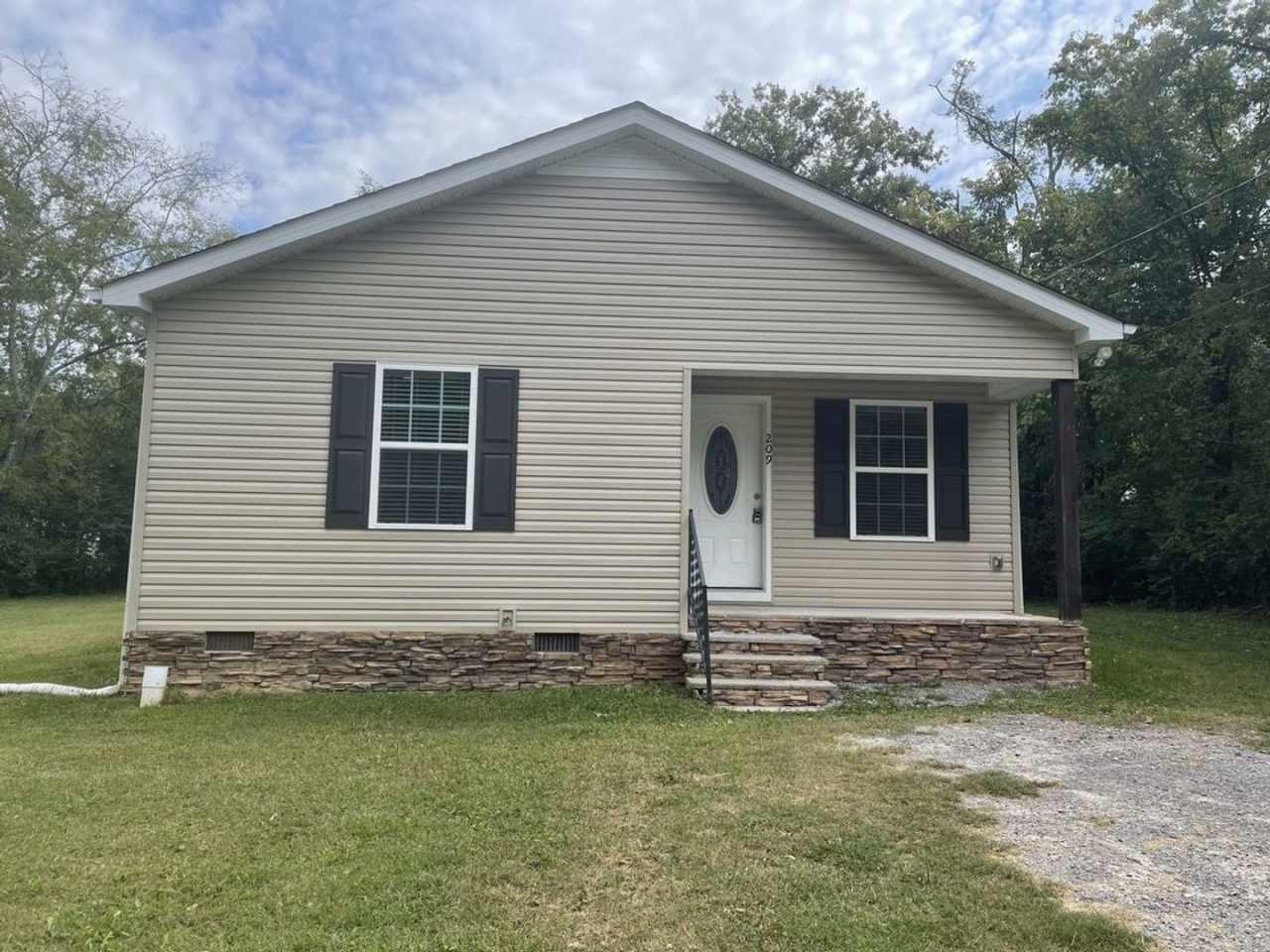 Charming 3 Bedroom Home Close to Downtown Tullahoma...