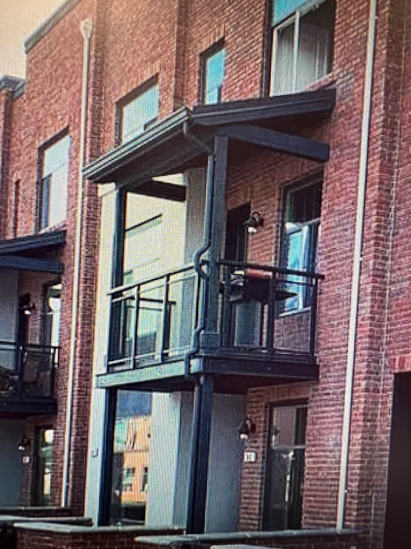 Built in 2019! Stunning 4/3.5 tri-level home minutes from Downtown Campbell!