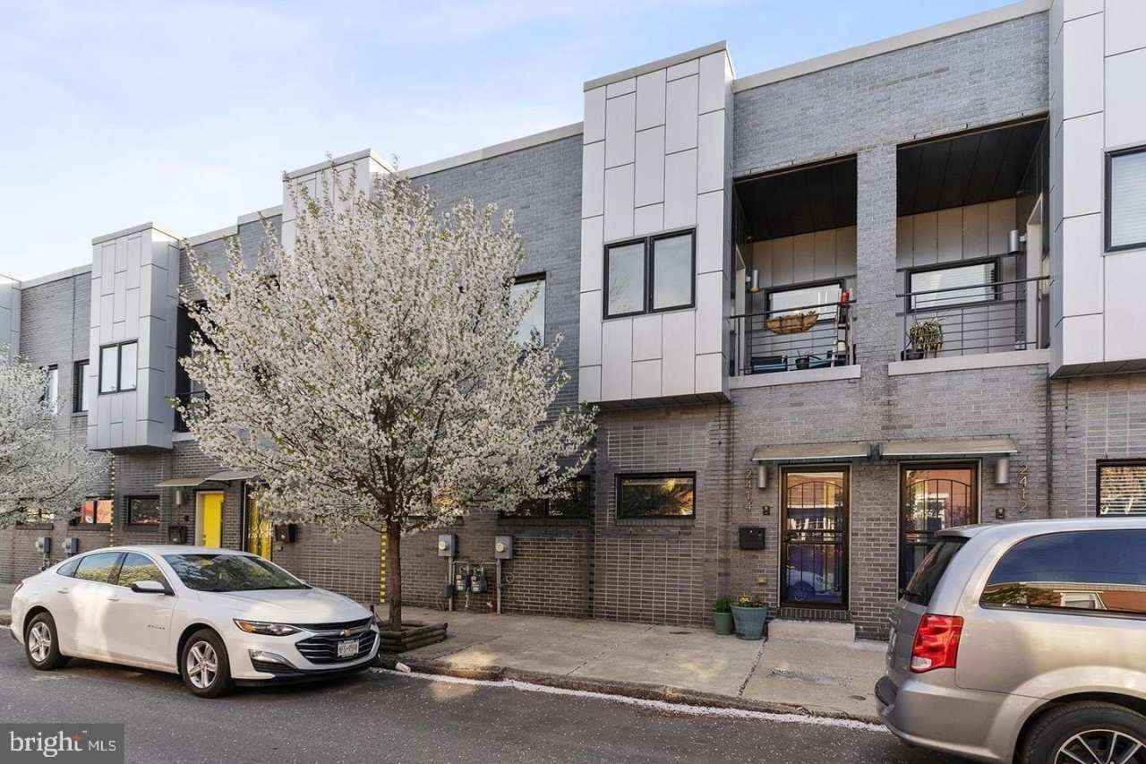 2414 E LETTERLY Street