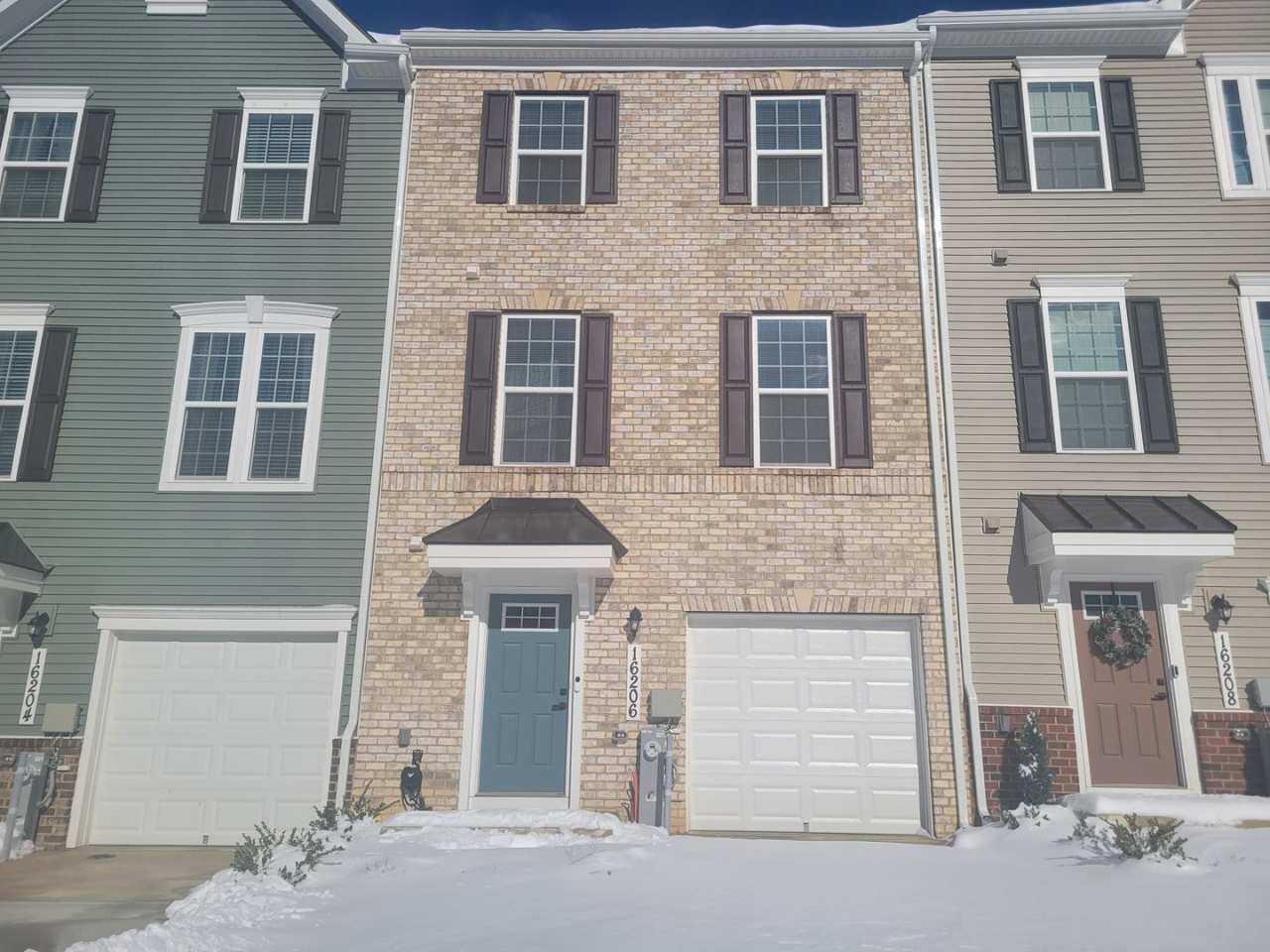 Stunning 3 BR/2 Full BA  2 Half BA Townhome in Bowie!