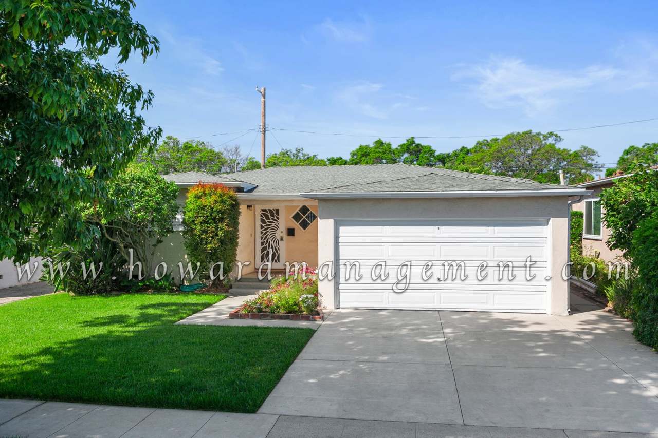 Home in WEST LA Cozy, Well Kept 3 Bedroom Home, Laundry  Garage, Pet Friendly, with a Yard