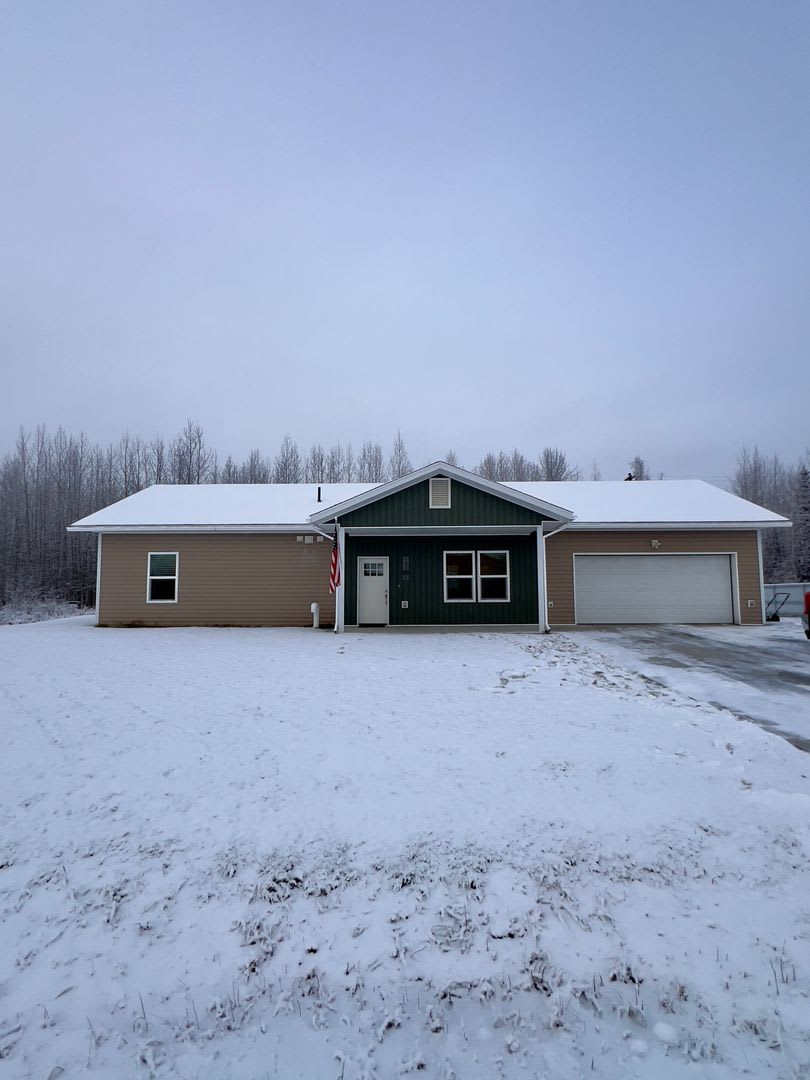 Beautiful 3-Bedroom, 2-Bath Home in North Pole / 2-Car Garage  Pet Friendly!